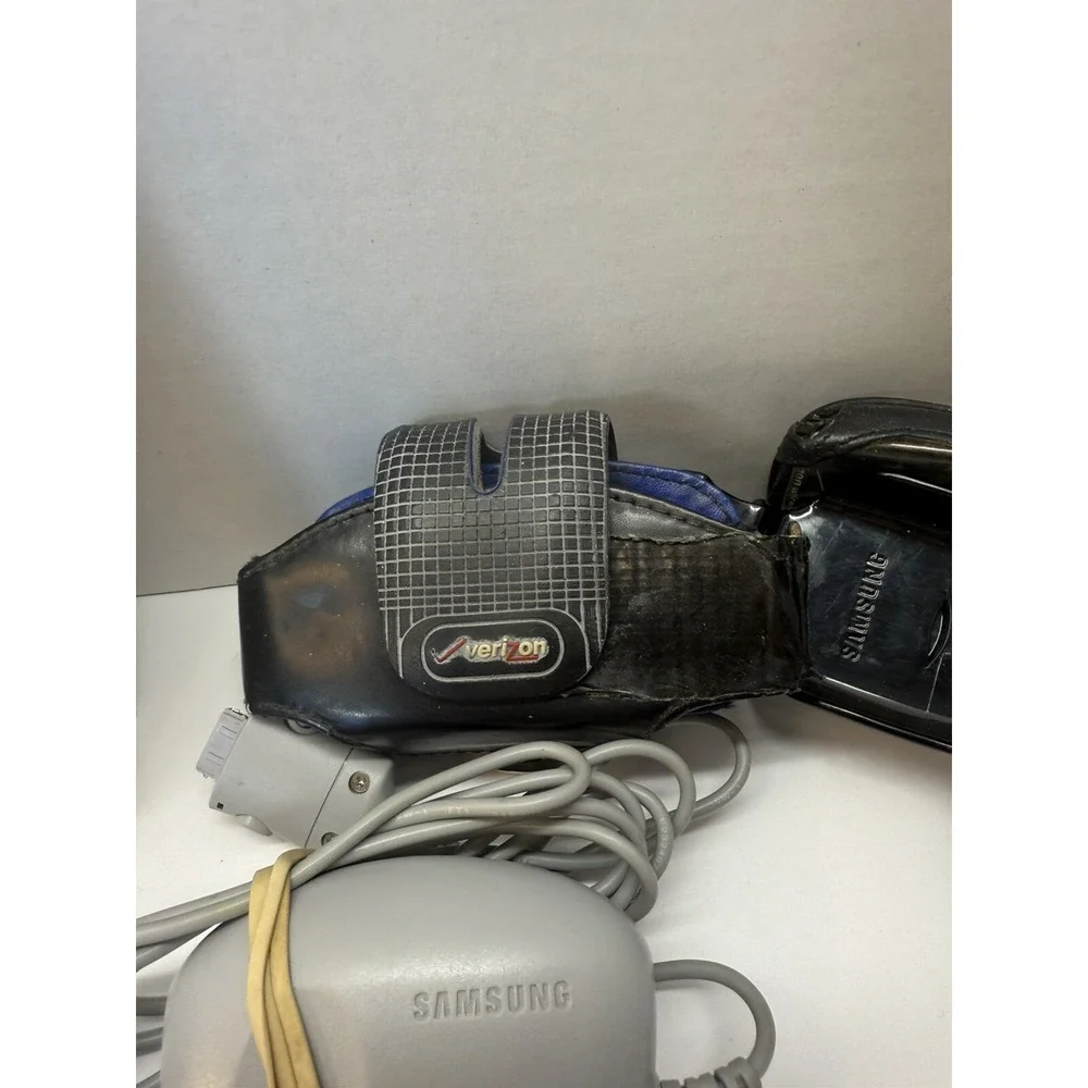 Samsung SCH-A670 - Gray and Silver ( Verizon ) Bundle